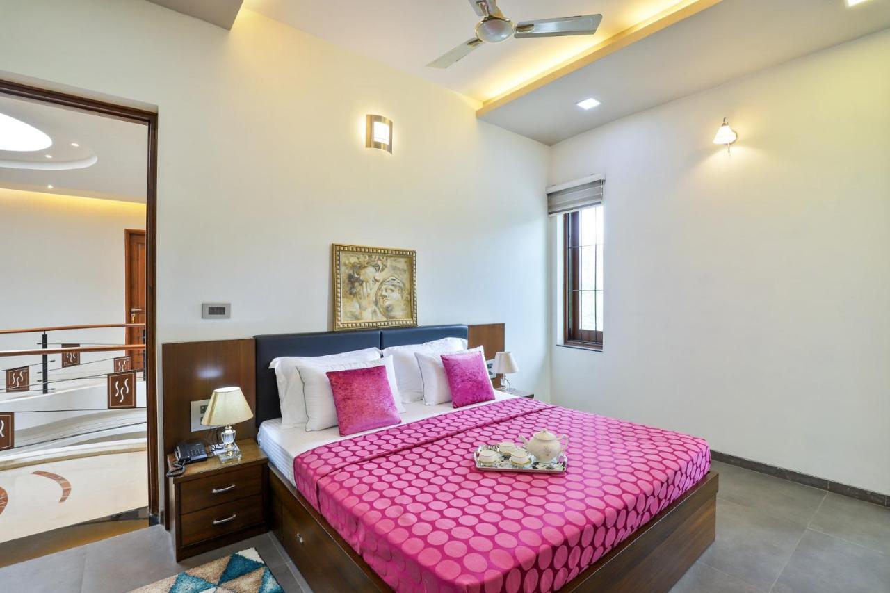 Stayvista'S Prakriti Farms With Outdoor Pool, Complimentary Breakfast And Hi-Tea Udaipur Ngoại thất bức ảnh